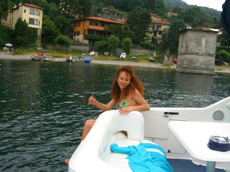 Карина готова светить прелестями в любое время 16 фотография