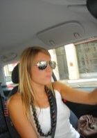 Джессика купается в бассейне топлес 3 фотография