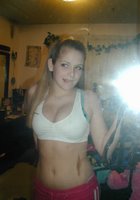 Симпатяги оголяют аппетитные груди перед зеркалом 11 фотография