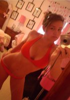 Раздетая баловница с твердыми сосками стоит перед зеркалом 8 фотография