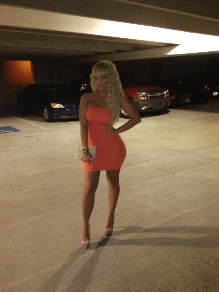 Аппетитная блондинка сделала себе силиконовые титьки 4 фотография