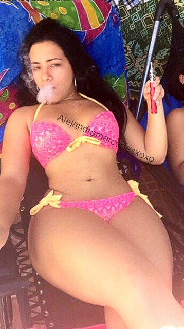 Сучки выложили снимки больших попок в инстаграм 3 фотография