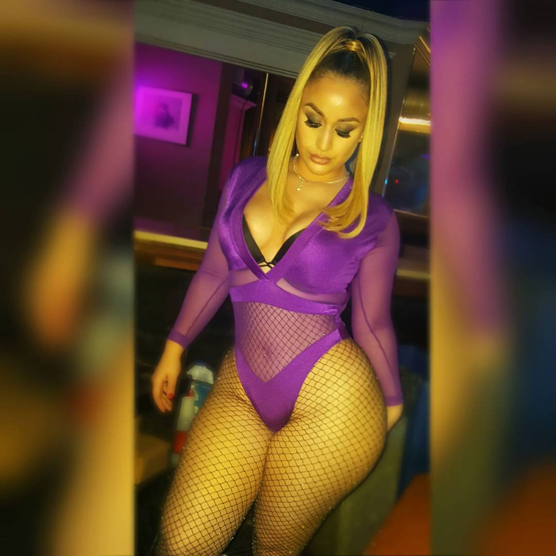 Сучки выложили снимки больших попок в инстаграм 15 фотография