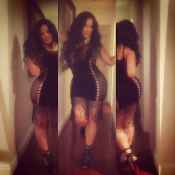 Цыпочка оттопырила попку для удачного кадра 1 фотография