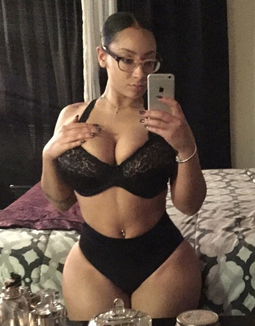 Потаскушки снимают на камеру большие формы 8 фотография