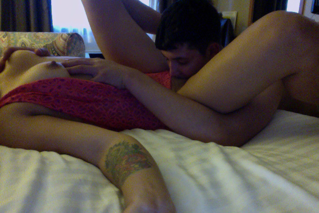 Семейные пары перед сексом занялись предварительными ласками 15 фотография