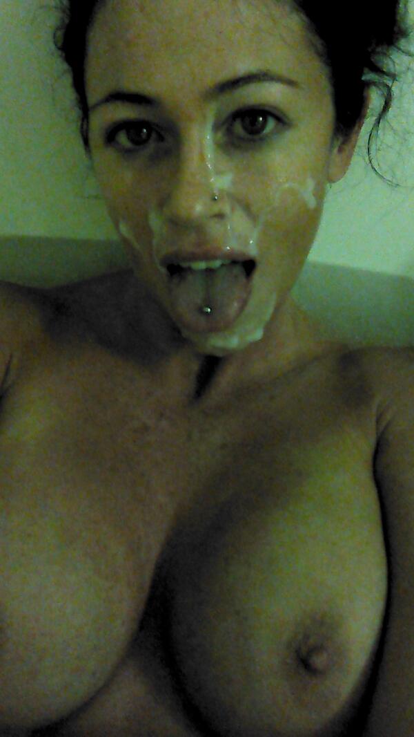 Партнеры сделали телкам маску из спермы 17 фотография