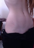 Молодые девушки хвастаются подтянутыми животами 6 фотография