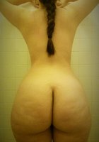 Попки телочек в трусиках и без них 2 фотография