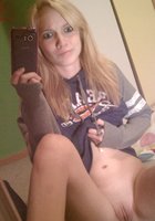 Молодые фифочки раздвигают ноги и светят гладко побритой киской 12 фотография