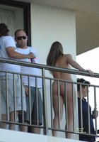 Сучки с обнаженными титьками веселятся на балконе 6 фотография Сучки с обнаженными титьками веселятся на балконе 6 фотография