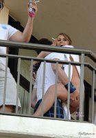 Сучки с обнаженными титьками веселятся на балконе 7 фотография Сучки с обнаженными титьками веселятся на балконе 7 фотография