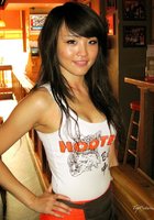 Сексуальные официантки работают в специфическом кафе 4 фотография