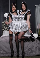 Две горничные в чулках снимают с себя одежду 10 фотография