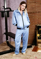 Немолодая женщина показала волосатую вагину 1 фотография