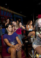 Стриптизеры дают пососать девушкам на пати 14 фотография