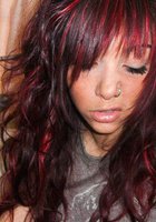 Молодые неформалки снимают себя в лифчике 9 фотография