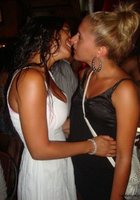 Выпившие девки в купальниках тусуются на вечеринках 12 фотография