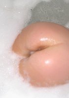 Очкастая мамка в апартаментах позирует в нижнем белье 18 фотография