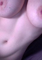 Длинноволосая брюнетка облизнула большой член и подставила дырки 6 фотография