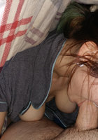 Молодая симпатяга с тату любит сосать пенис в квартире и насаживаться на него писей 9 фотография