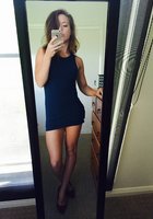 Молодая спортсменка позирует на камеру без трусов и лифчика 15 фотография