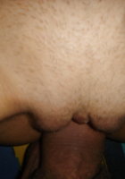 Голая чика часто демонстрирует узкую писюшку у себя дома 9 фотография